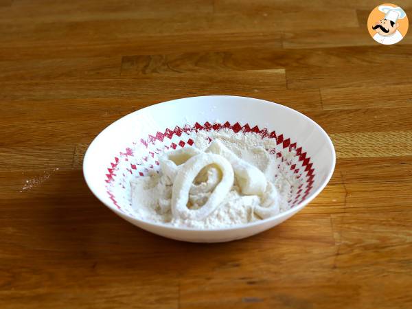 Calamares a la romana - calamares rebozados - Preparación paso 3