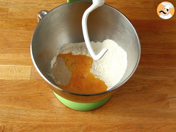 Brioche suizo con crema pastelera y pepitas de chocolate - Preparación paso 2