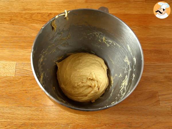 Brioche suizo con crema pastelera y pepitas de chocolate - Preparación paso 4
