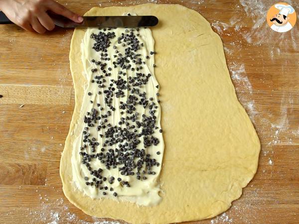 Brioche suizo con crema pastelera y pepitas de chocolate - Preparación paso 10