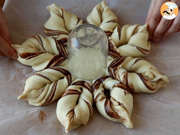 Estrella de brioche rellena de crema de cacao - Preparación paso 11