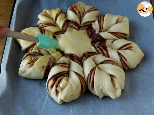 Estrella de brioche rellena de crema de cacao - Preparación paso 12