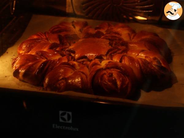 Estrella de brioche rellena de crema de cacao - Preparación paso 13