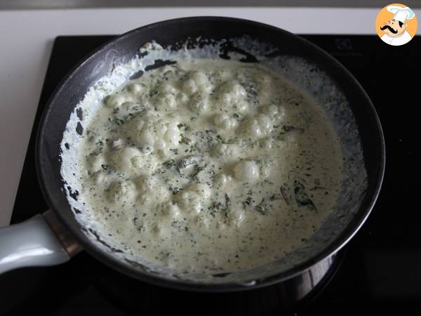 Empanadillas de hojaldre rellenas de champiñones y espinacas - Preparación paso 2
