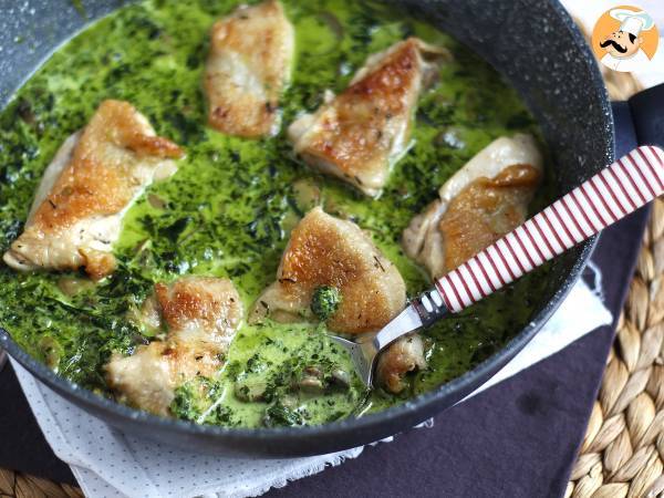 Pollo en salsa cremosa de espinacas y champiñones - Preparación paso 3
