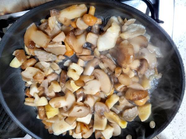 Empanadillas de carne, setas y queso con pasta de trufa - Preparación paso 4