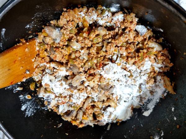 Empanadillas de carne, setas y queso con pasta de trufa - Preparación paso 7