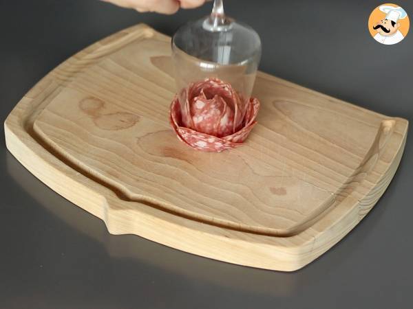 Cómo hacer una tabla de embutidos. Tutorial para hacer flor de salchichón - Preparación paso 3