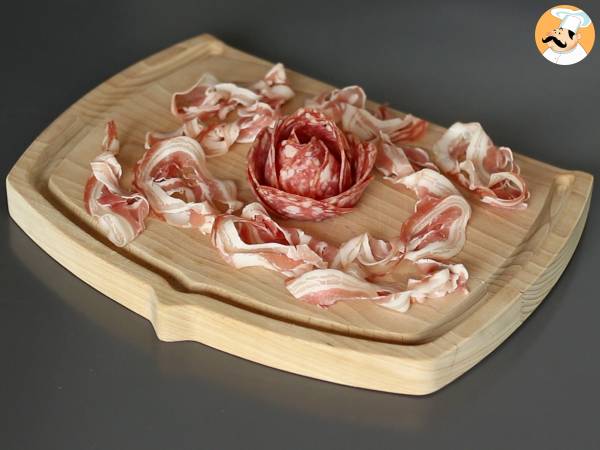 Cómo hacer una tabla de embutidos. Tutorial para hacer flor de salchichón - Preparación paso 4