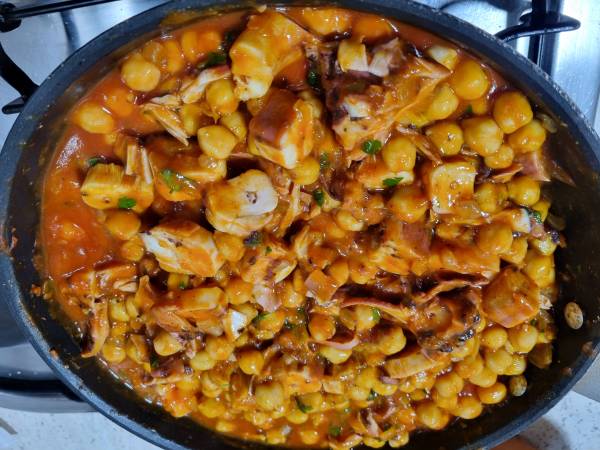 Guiso de garbanzos con rejos y tomate - Preparación paso 9