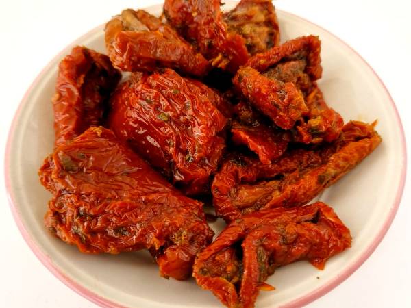 Pasta con pesto siciliano o rosso, con intenso sabor umami - Preparación paso 1