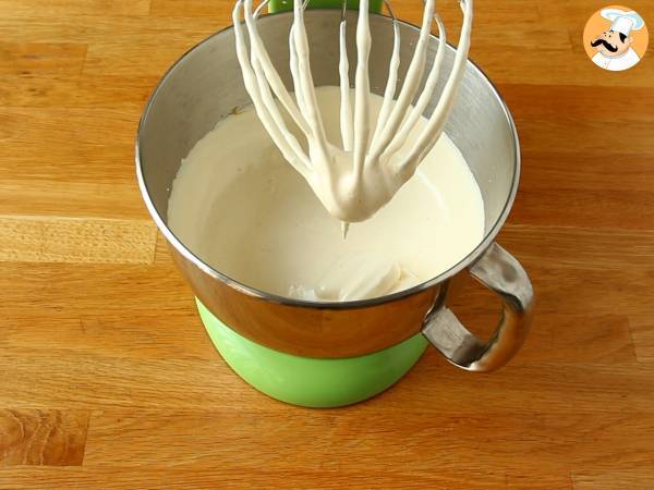 Brazo de gitano de coco y maracuyá - Preparación paso 1