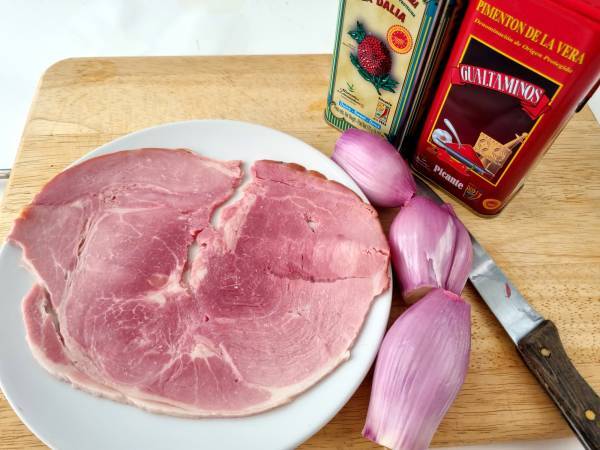 Espaguetis con lacón, pimentón y vino tinto {A tope de sabor} - Preparación paso 1