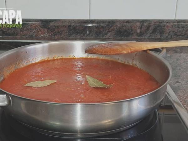 Mejillones en salsa de tomate picante - Preparación paso 3
