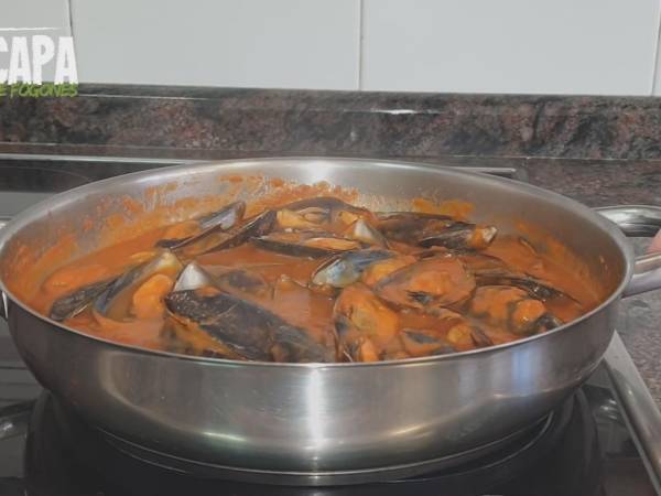 Mejillones en salsa de tomate picante - Preparación paso 6