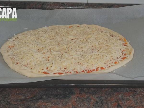 Pizza de arañas (Spider pizza) - Preparación paso 3