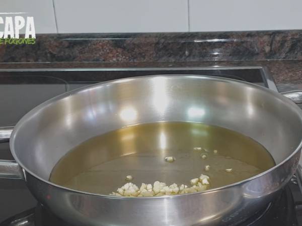 Guiso de patatas y níscalos - Preparación paso 1