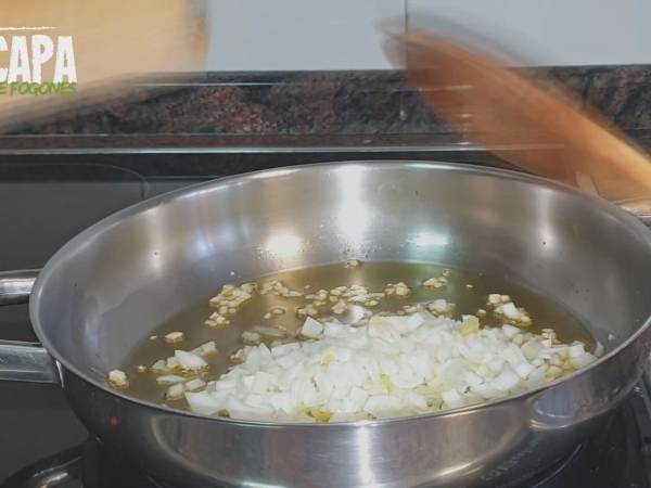 Guiso de patatas y níscalos - Preparación paso 2