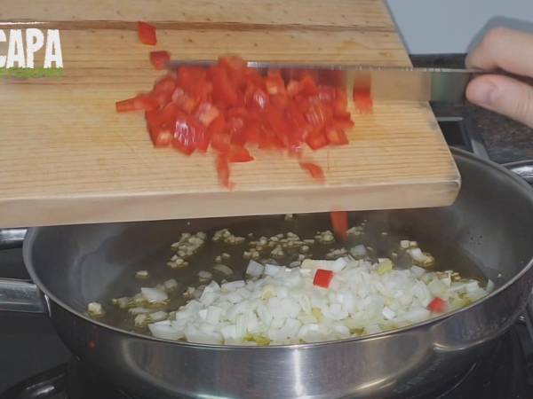 Guiso de patatas y níscalos - Preparación paso 3