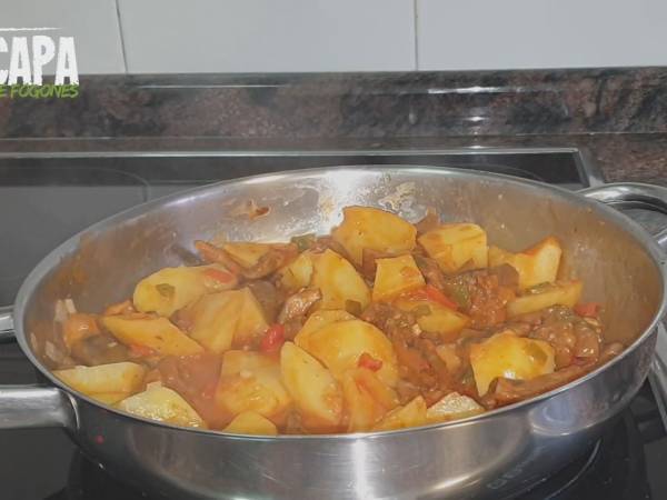 Guiso de patatas y níscalos - Preparación paso 6