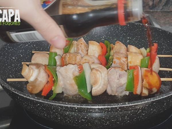 Brochetas de cerdo - Preparación paso 8