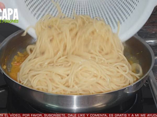 Espaguetis con salsa de naranja - Preparación paso 7