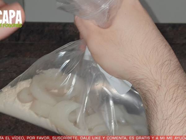 Calamares a la romana con mayonesa picante - Preparación paso 6