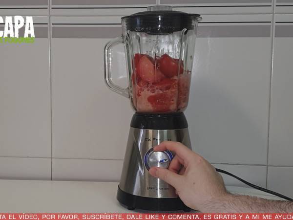 Salmorejo cordobés, auténtica receta, fácil y rápida de hacer - Preparación paso 2