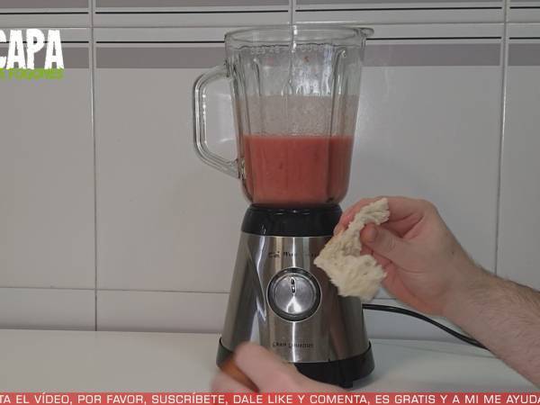 Salmorejo cordobés, auténtica receta, fácil y rápida de hacer - Preparación paso 3