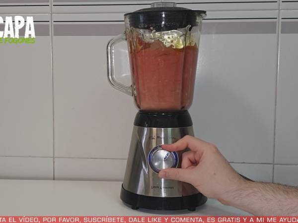 Salmorejo cordobés, auténtica receta, fácil y rápida de hacer - Preparación paso 4