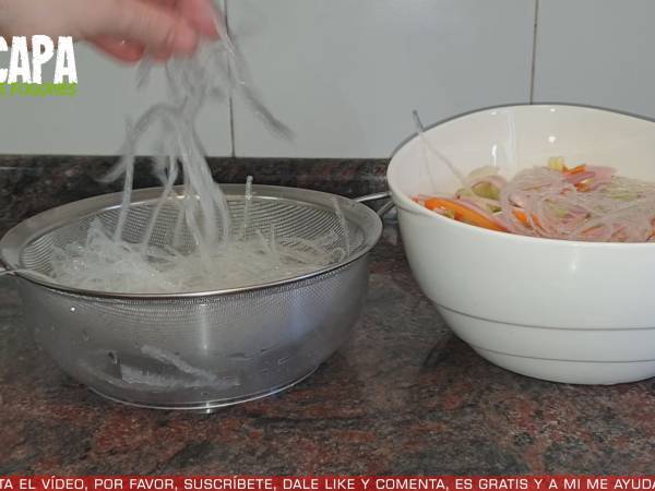 Ensalada china con salsa blanca agridulce - Preparación paso 7