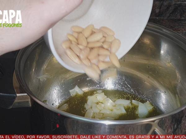 Crema de coliflor y almendras - Preparación paso 2