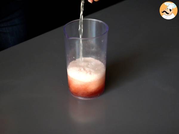 Cóctel festivo, Spritz servido en una bola de Navidad - Preparación paso 1