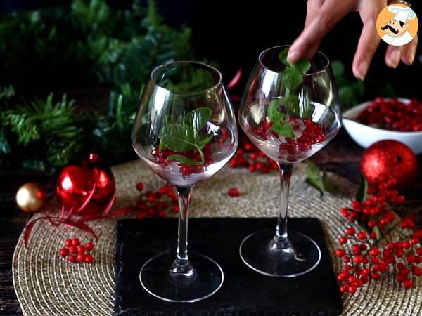 Cóctel festivo, Spritz servido en una bola de Navidad - Preparación paso 3