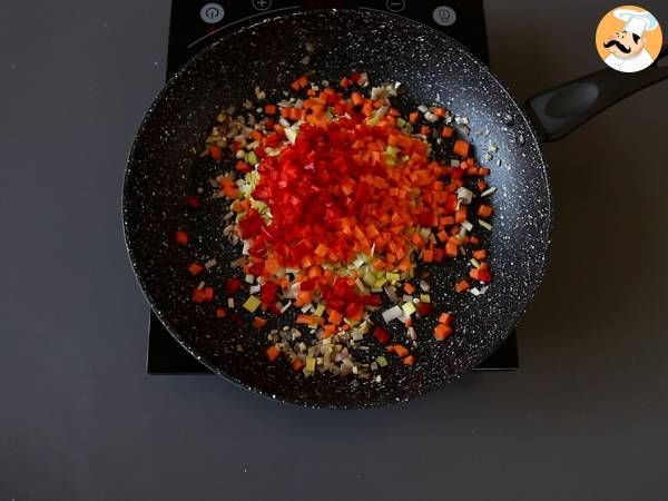 Arroz frito estilo indonesio Nasi goreng - Preparación paso 4