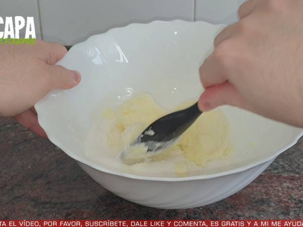 Galletas de mantequilla con mermelada de fresas - Preparación paso 1