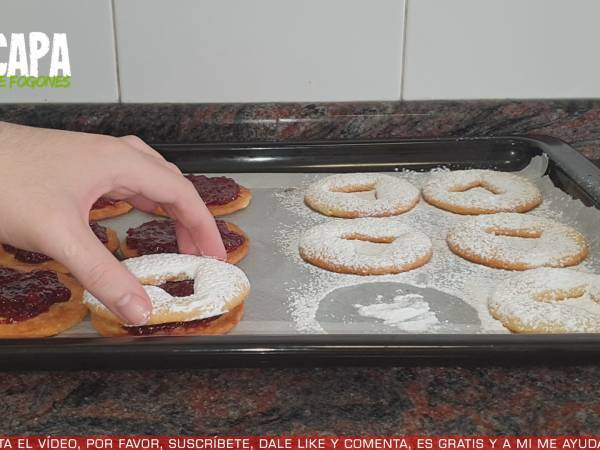 Galletas de mantequilla con mermelada de fresas - Preparación paso 9