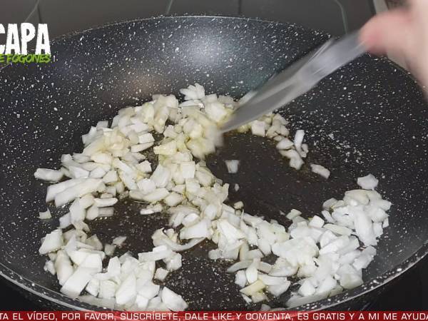 Espaguetis con salsa de roquefort - Preparación paso 1