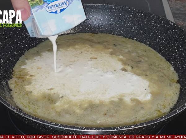 Espaguetis con salsa de roquefort - Preparación paso 3