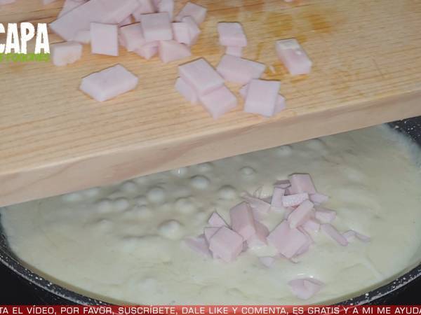 Espaguetis con salsa de roquefort - Preparación paso 4