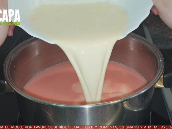 Natillas de chocolate rosa - Preparación paso 3