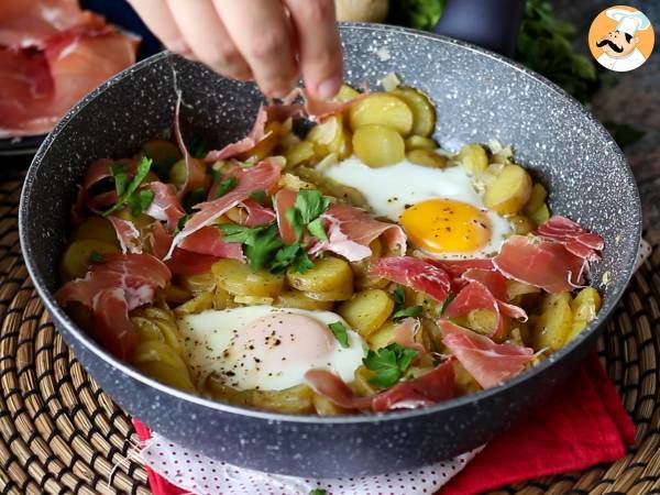 Huevos rotos, la receta tradicional ahora con menos calorías - Preparación paso 5
