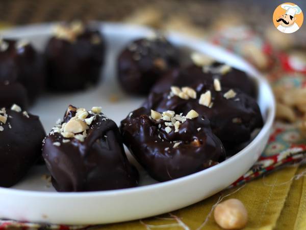 Dátiles rellenos cubiertos de chocolate. El snack saludable sin azúcares añadidos - Preparación paso 7