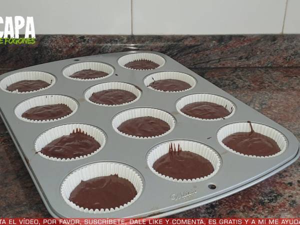 Postres Magdalenas de chocolate - Preparación paso 9