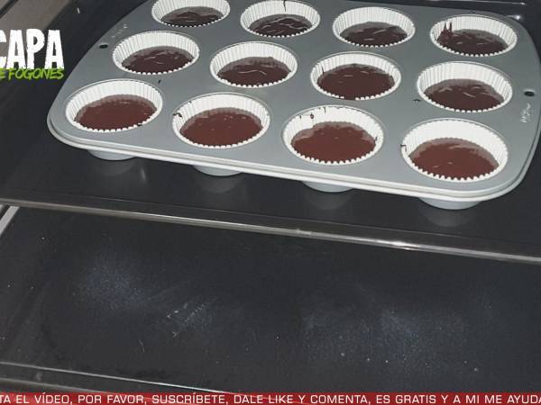 Postres Magdalenas de chocolate - Preparación paso 10