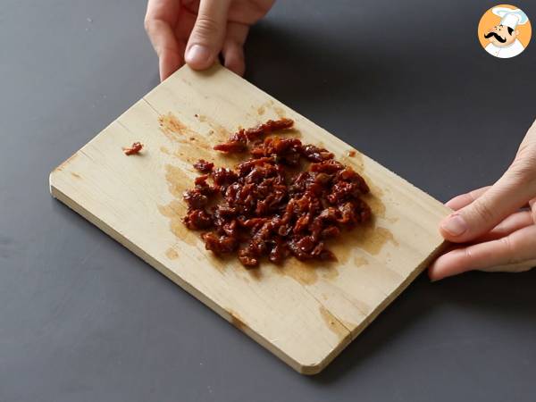 Ensalada de pasta con pesto de calabacín, mozzarella y tomates secos - Preparación paso 3