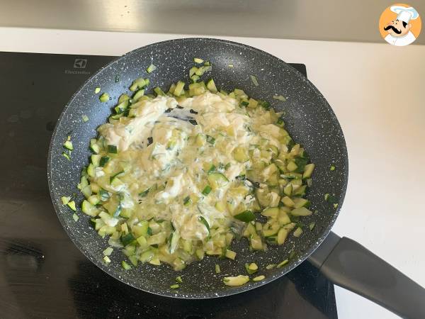 Pasta cremosa con calabacín, una receta sabrosa y muy rápida - Preparación paso 4