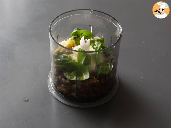 Fusilli con pesto de pistachos, una pasta deliciosa y fácil de preparar - Preparación paso 1