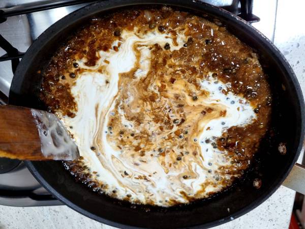 Entrecot con salsa de pimienta verde - Preparación paso 6