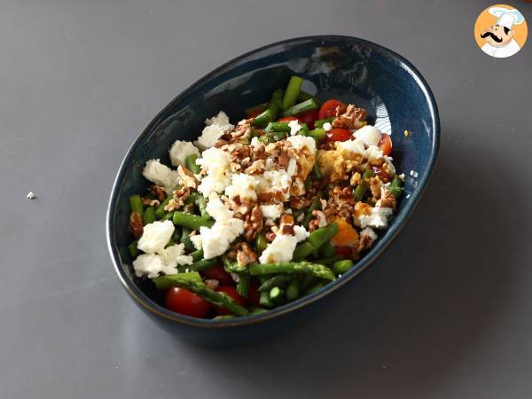 Ensalada de espárragos, queso feta y nueces - Preparación paso 8